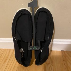Sanuk casual women’s black slip on shoes